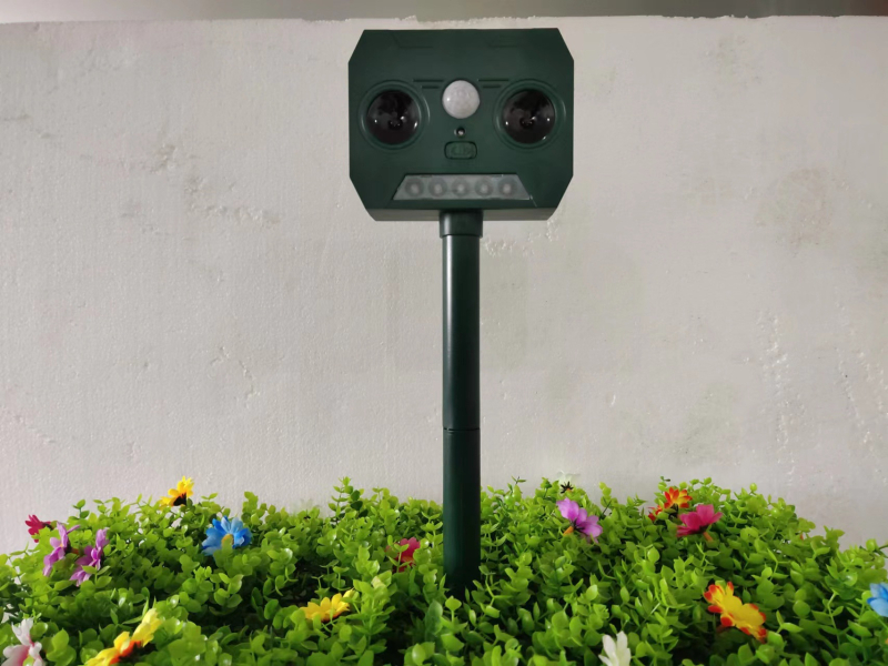 Saulės energijos ultragarso atbaidytuvą graužikams, kvadratinis dizainas, 5.5, 400-1000, 2