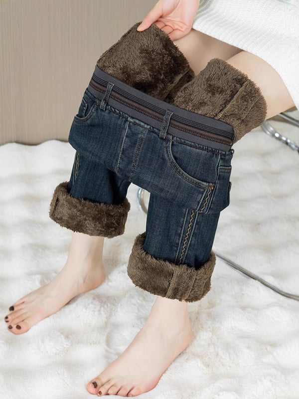 Női denim boot-cut farmer, magas derék, mikroelasztikus pamut-elasztán keverék, enyhén bővülő szár, hétköznapi szabás, őszi-téli 2025, 70–80% pamut, <30% elasztán