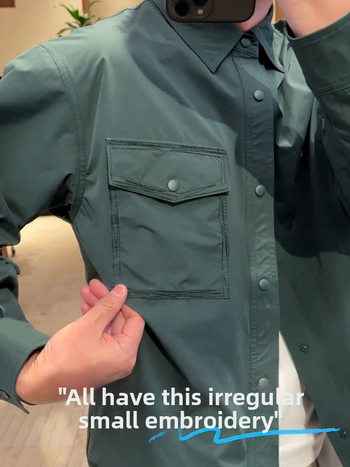 Λινό πουκάμισο με γιακά τύπου lapel, μακριά μανίκια, χαλαρή γραμμή, μονόχρωμο, άνοιξη 2025