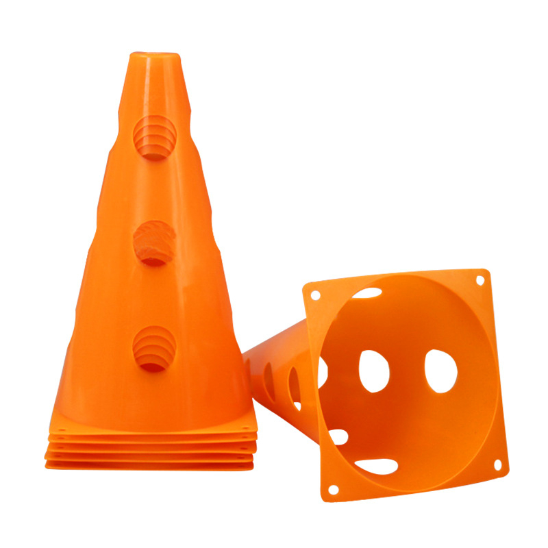 Futbolo treniruočių konusai ir kliūtys – PE medžiaga, Yuke prekinis ženklas, treniravimo priemonė