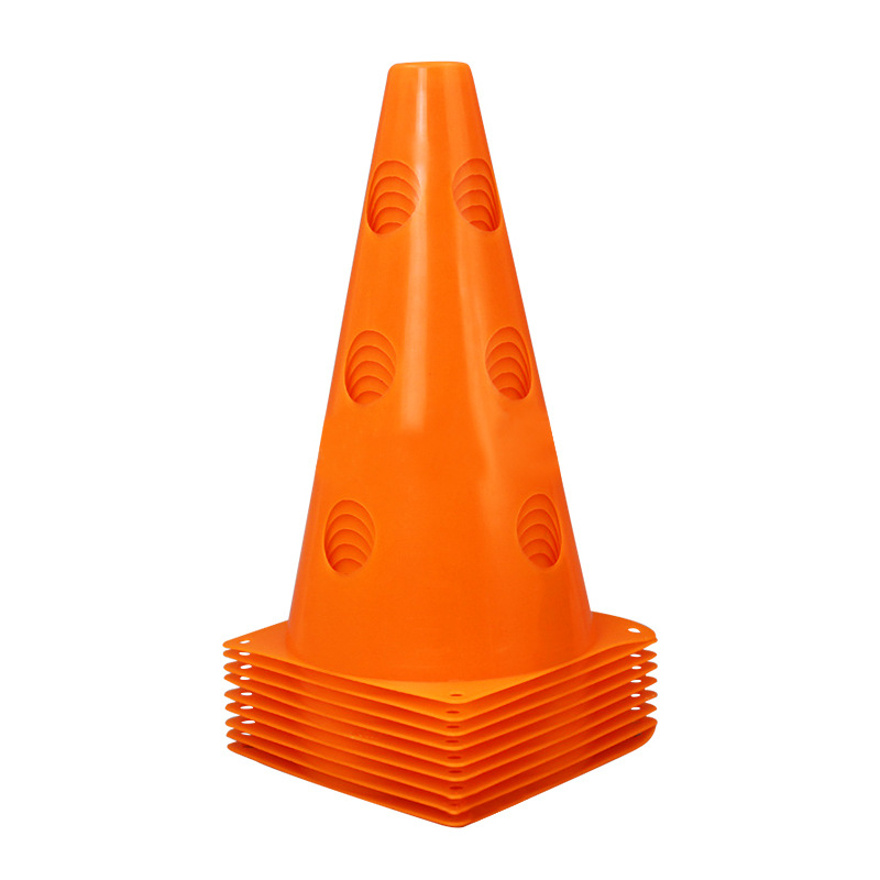 Futbolo treniruočių konusai ir kliūtys – PE medžiaga, Yuke prekinis ženklas, treniravimo priemonė