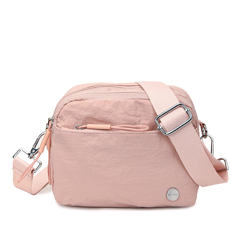 Nylon crossbody táska, városi egyszerű stílus, horizontális négyzet alakú forma, cipzáras nyitás, belső cipzáras zseb