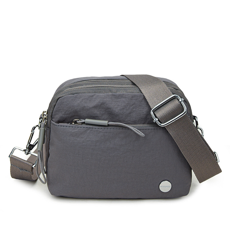 Nylon crossbody táska, városi egyszerű stílus, horizontális négyzet alakú forma, cipzáras nyitás, belső cipzáras zseb