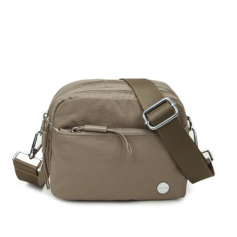 Nylon crossbody táska, városi egyszerű stílus, horizontális négyzet alakú forma, cipzáras nyitás, belső cipzáras zseb