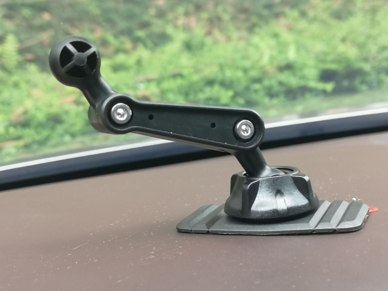 Automobiļīnas telefona turētājs ar vakuuma pamatu, rotējošām dubultajām locītavām, teleskopisku pagarinājumu, ABS un neilona materiāls, universāla saderība