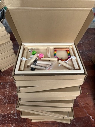 Стойка за папагал от масивно дърво