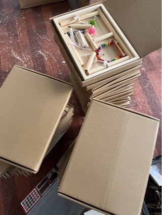 Стойка за папагал от масивно дърво