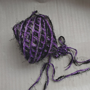 Krokuoto komplektas su purpuriniais ir juodais siūlais – skirtas rankinėms ir kepurėms, mišrios siūlės, DIY rinkinys, kabliuko dydis apie 6.0