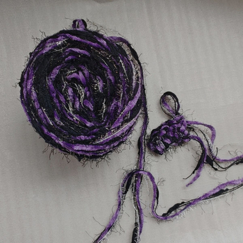 Krokuoto komplektas su purpuriniais ir juodais siūlais – skirtas rankinėms ir kepurėms, mišrios siūlės, DIY rinkinys, kabliuko dydis apie 6.0