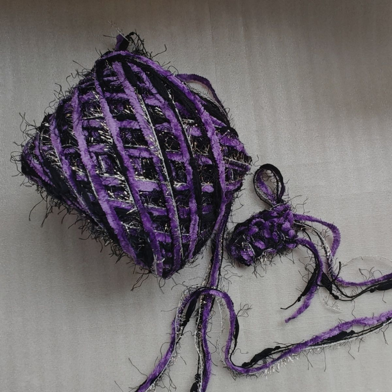 Krokuoto komplektas su purpuriniais ir juodais siūlais – skirtas rankinėms ir kepurėms, mišrios siūlės, DIY rinkinys, kabliuko dydis apie 6.0