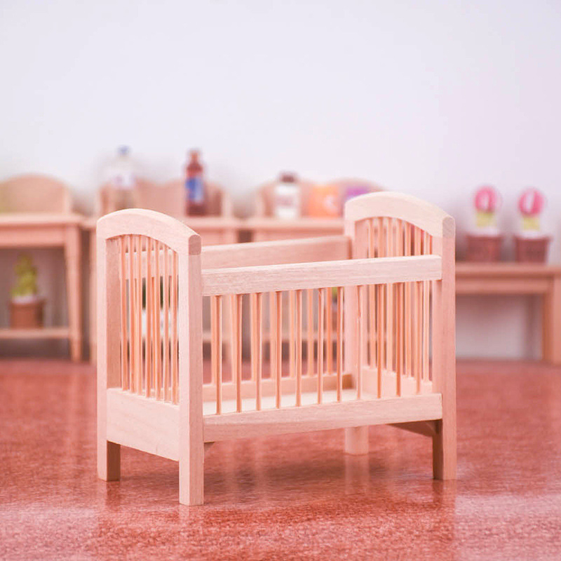 Miniatűr bölcső babaházhoz, nyírfa, klasszikus stílus