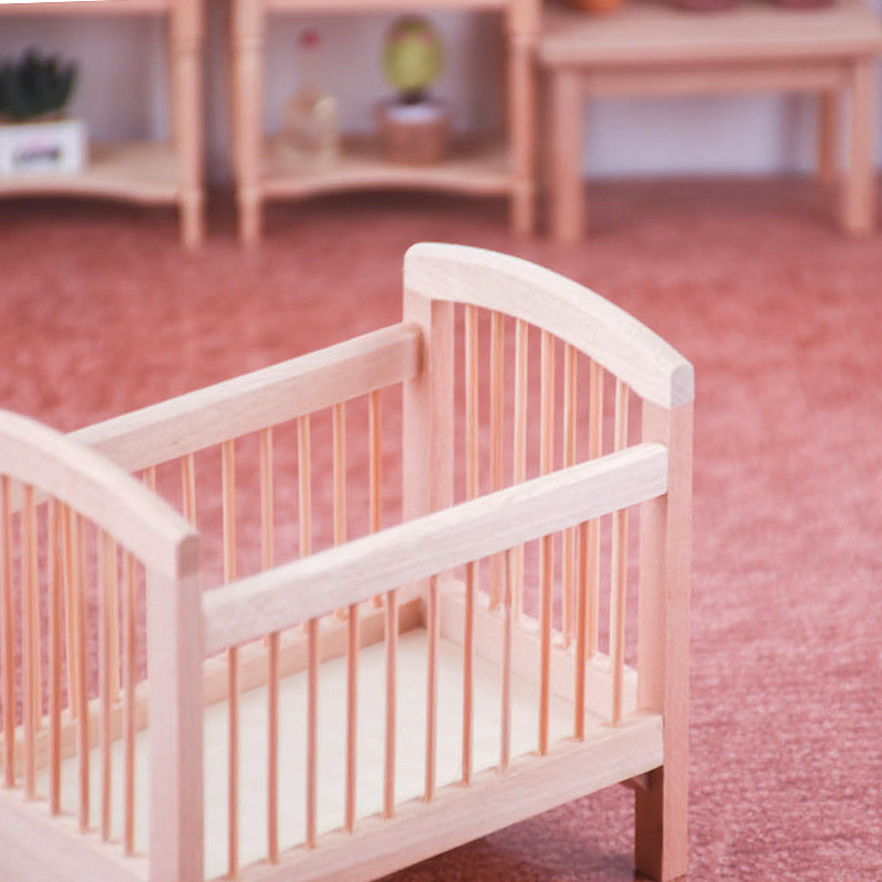 Miniatűr bölcső babaházhoz, nyírfa, klasszikus stílus