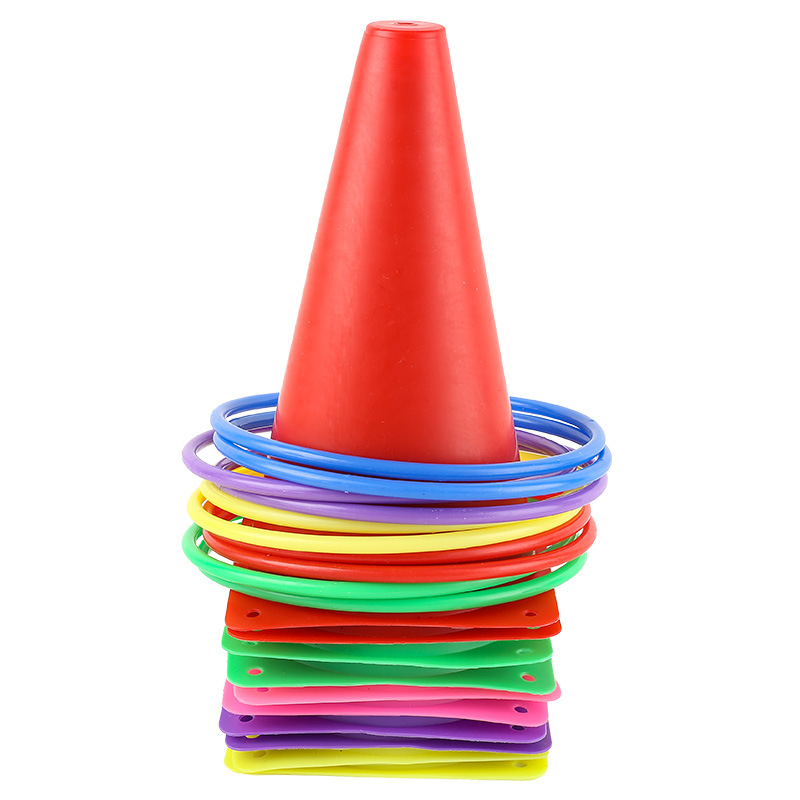 Пластмасова външна игра с пръстени за хвърляне и препятствена кофа, развива координацията ръка-око за деца 7–14 години.