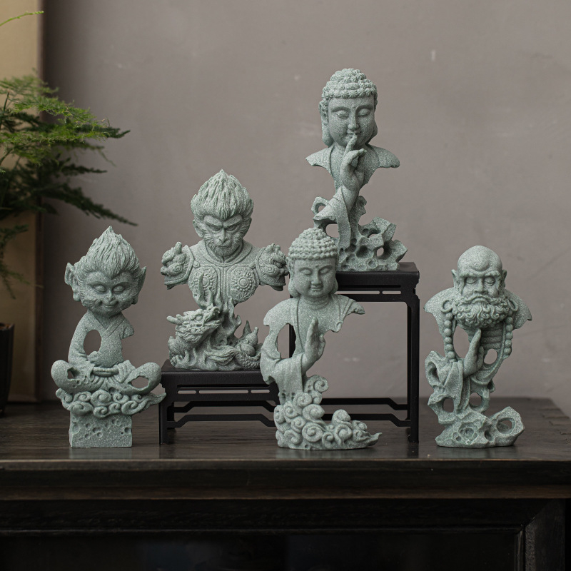 Smėlio akmens arbatos pet – Zen stiliaus, su Sun Wukongo ir Tathagatos figūromis, dekoratyvinis elementas svetainėje