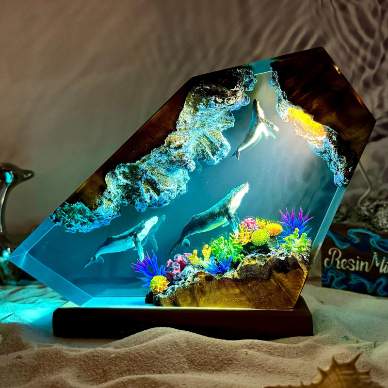 Lampa z živice so rodinou veľrýb, drevená nočná lampička, námorná dekorácia, darček k Dňu matiek