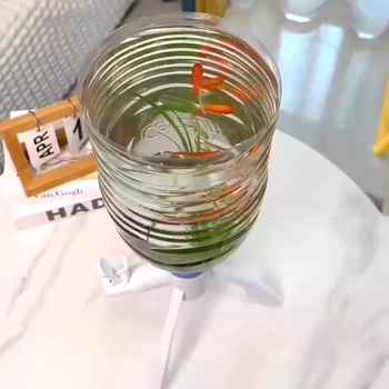 DIY műanyag akváriumi vízforgalmazó eszköz fordított háromlábú ásványvíz-palackkal
