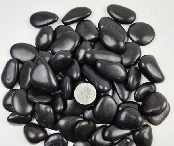 Rain Flower akmenėliai dārzo grindims ir akvariumo kraštovaizdžiui; įskaitant natūralius mažus akmenėlius; Medžiaga: akmenėliai; Tipas: Kitas; Tinka sodo dekoracijoms ir akvariumo kraštovaizdžiams