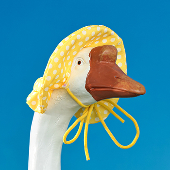 Dekorativna guska figura s bikini haljinom za verandu — Calf Pet