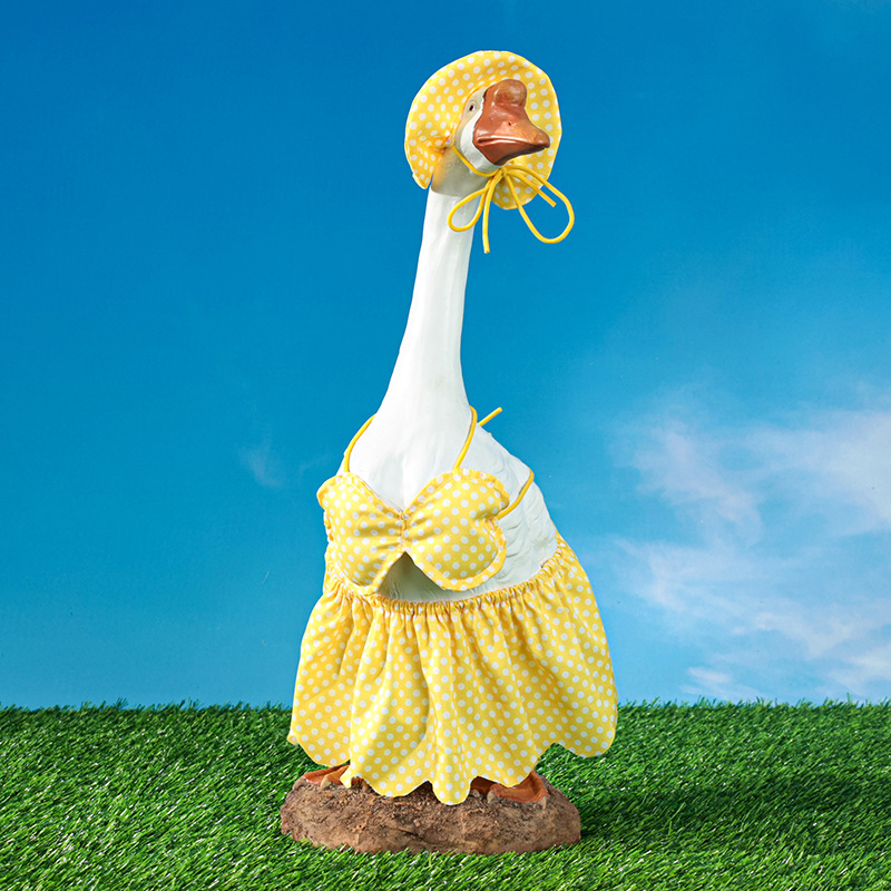 Dekorativna guska figura s bikini haljinom za verandu — Calf Pet