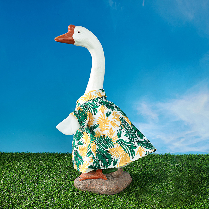 Dekorativna guska figura s bikini haljinom za verandu — Calf Pet