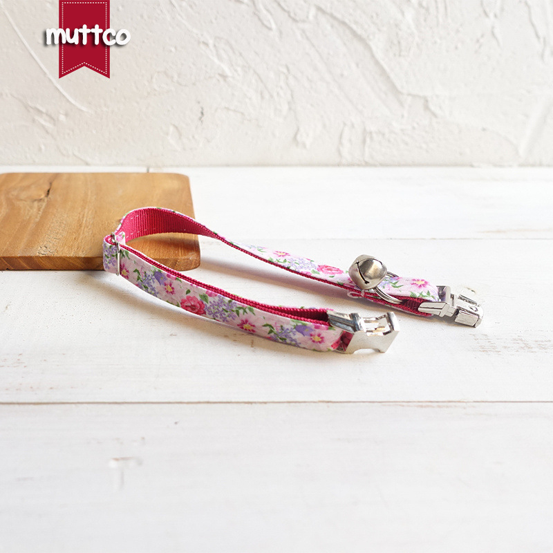 Muttco macska nyakörv, virágos mintázat, poliészter, modell UCC-048