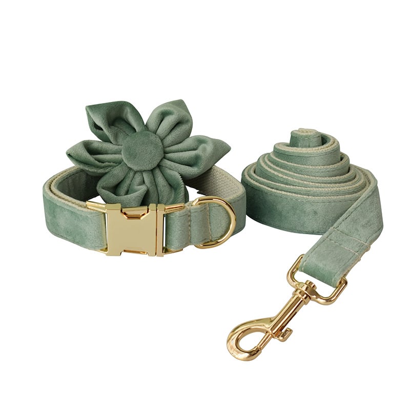 Kutyanyakörv monokróm mintával, bársony anyagból, kutyáknak, minden évszakban használható, testre szabható fém csattal.