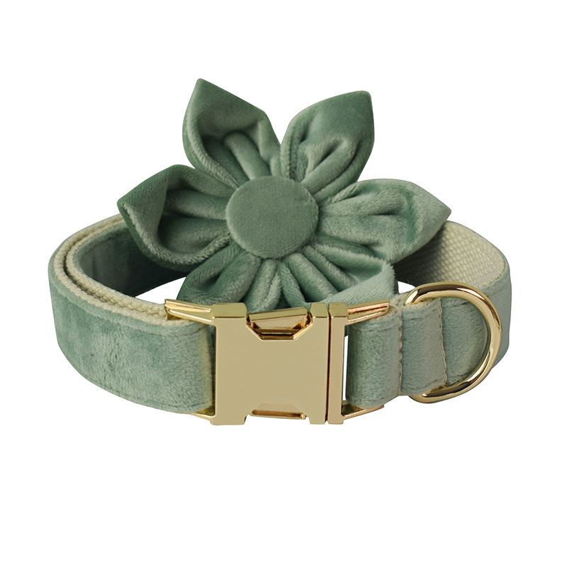 Kutyanyakörv monokróm mintával, bársony anyagból, kutyáknak, minden évszakban használható, testre szabható fém csattal.