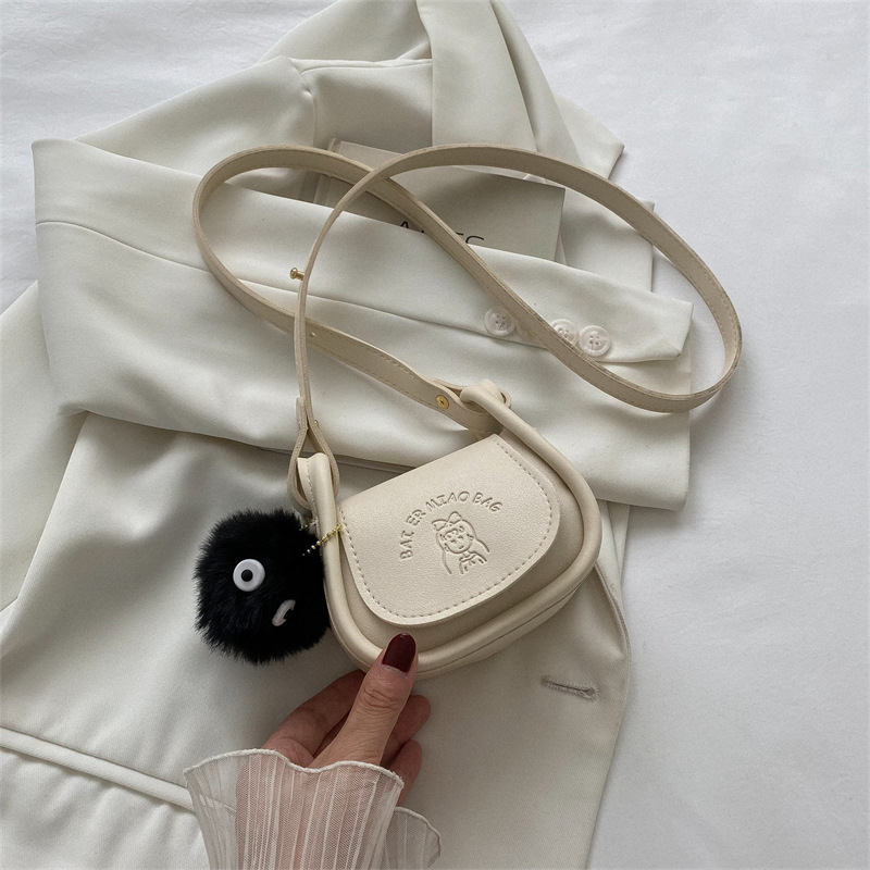 Crossbody saddle táska – utcai stílus, PU bőr, kör alakú forma, mágneses csattal