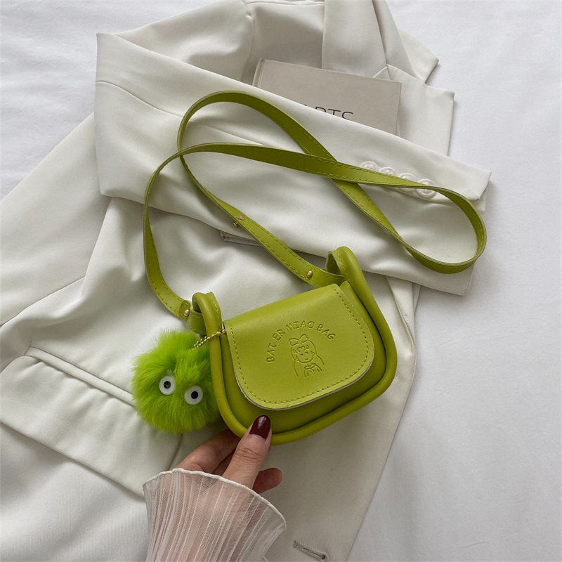 Crossbody saddle táska – utcai stílus, PU bőr, kör alakú forma, mágneses csattal