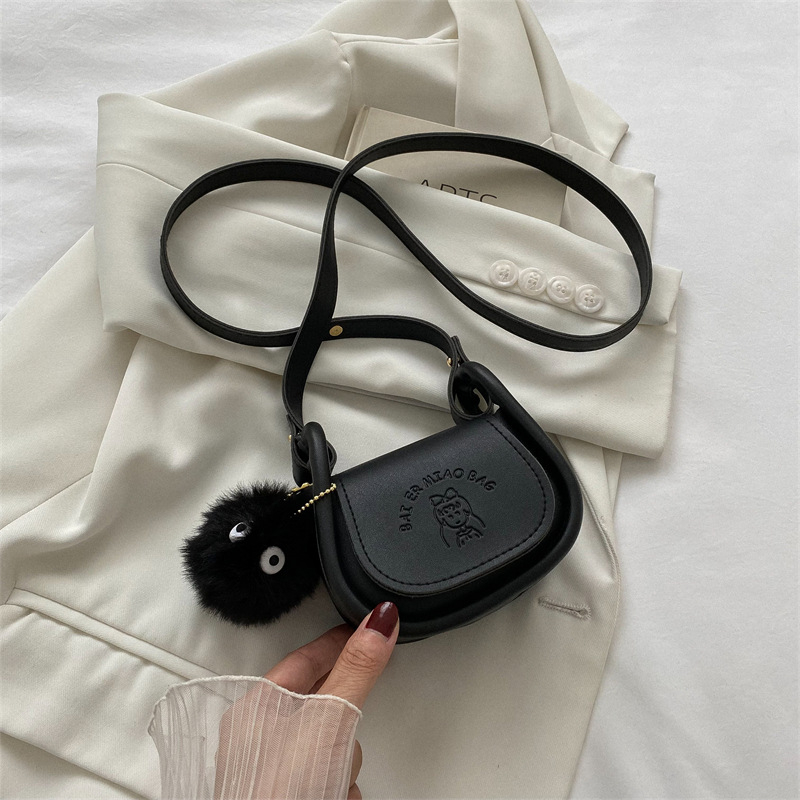 Crossbody saddle táska – utcai stílus, PU bőr, kör alakú forma, mágneses csattal