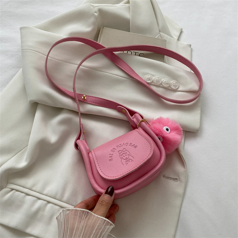 Crossbody saddle táska – utcai stílus, PU bőr, kör alakú forma, mágneses csattal