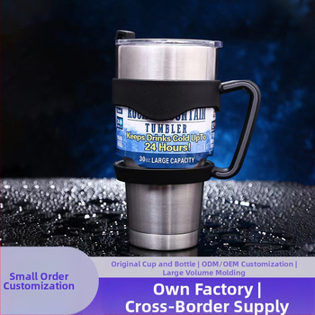 Puodelių rinkinys su plastine rankena ir automobilio puodelio laikiklis — Gold, Medžiaga: Audinys, Spausdintas logotipas, Personalizavimas, Modernus minimalistinis stilius, Pirmaklasė kokybė.