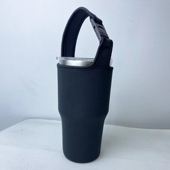 Puodelių rinkinys su plastine rankena ir automobilio puodelio laikiklis — Gold, Medžiaga: Audinys, Spausdintas logotipas, Personalizavimas, Modernus minimalistinis stilius, Pirmaklasė kokybė.