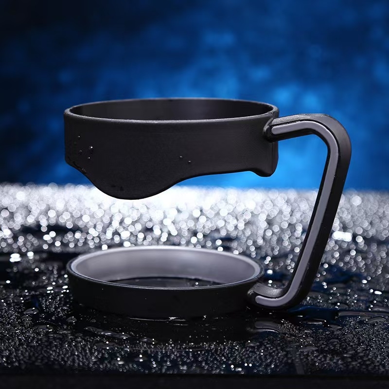 Puodelių rinkinys su plastine rankena ir automobilio puodelio laikiklis — Gold, Medžiaga: Audinys, Spausdintas logotipas, Personalizavimas, Modernus minimalistinis stilius, Pirmaklasė kokybė.