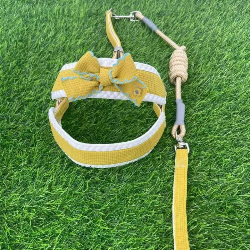 Vest stiliaus šuns harnizas su pavadėliu mažiems šunims; krūtinės diržas; medžiaga: Kita; neimportuota; kategorija: naminių gyvūnėlių virvų diržai.
