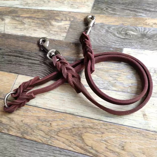 Csúcsminőségű marhabőr kutyapóráz kettős vezetővel és univerzális kampóval