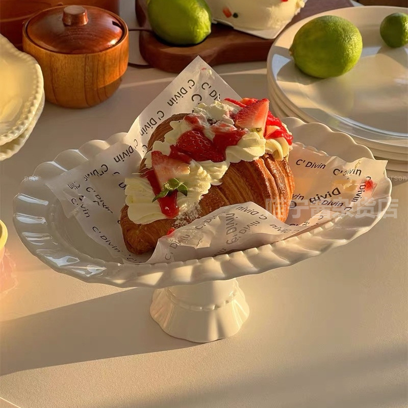 Ovali keramikinė aukšta tortų plokštė, prancūziško stiliaus, reljefinis paviršius