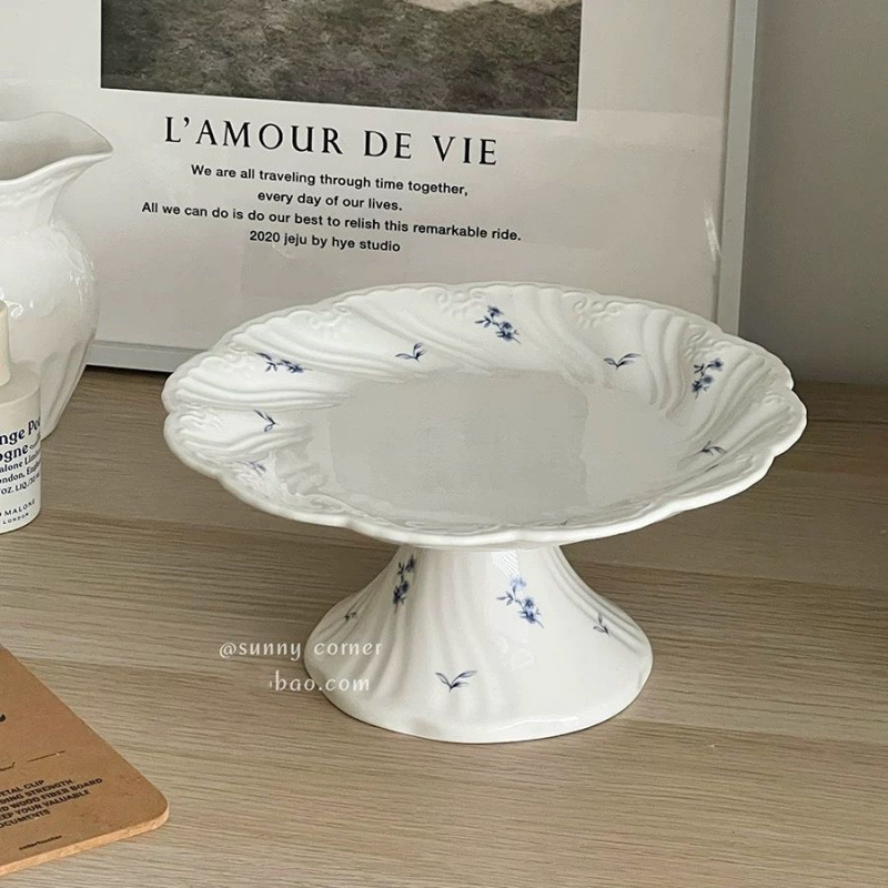 Ovali keramikinė aukšta tortų plokštė, prancūziško stiliaus, reljefinis paviršius