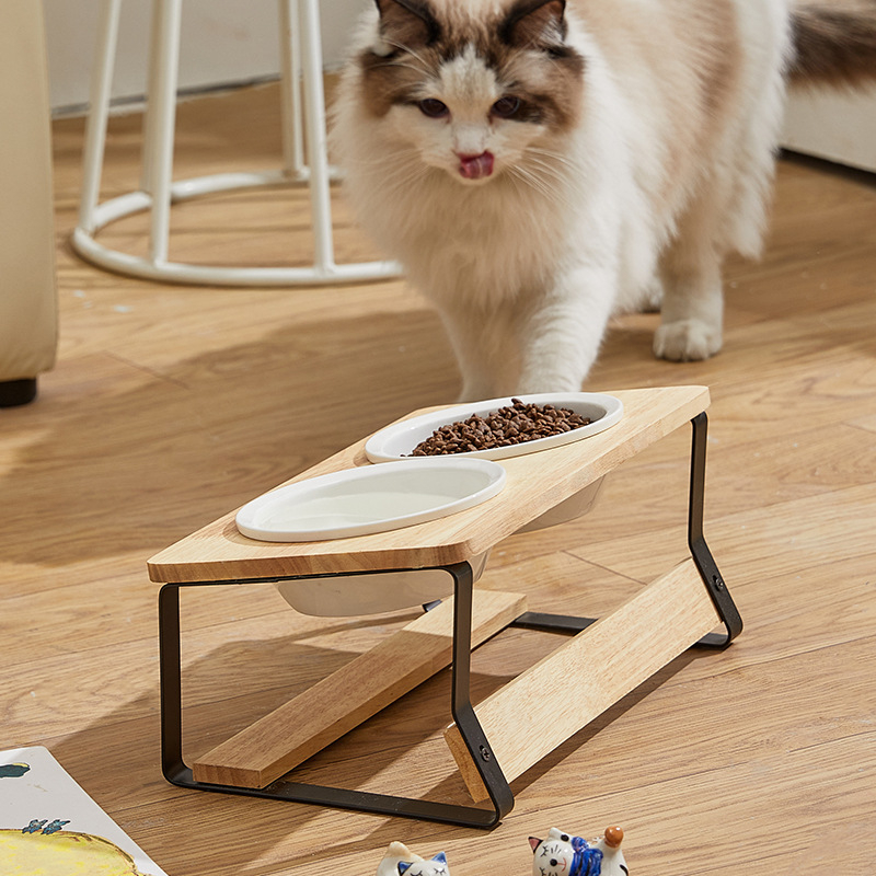 Macska etetőállvány kerámia tál és fa keretből, dönthető kialakítás a kiborzás megelőzésére, márka Aile sheng