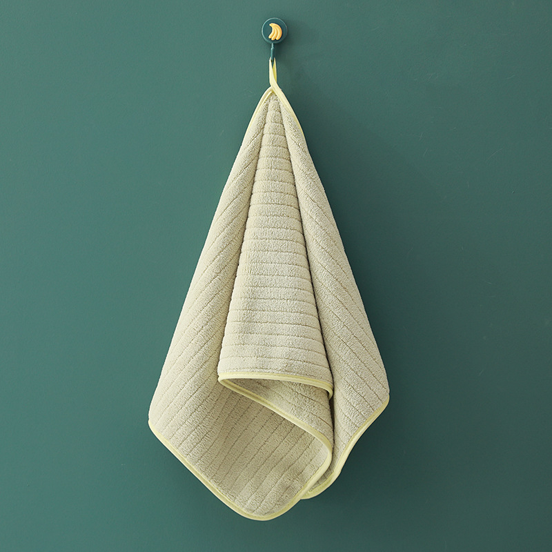 Koralinio fliso turbaninis rankšluostis su vertikaliosiomis juostelėmis, svoris 50–80 g