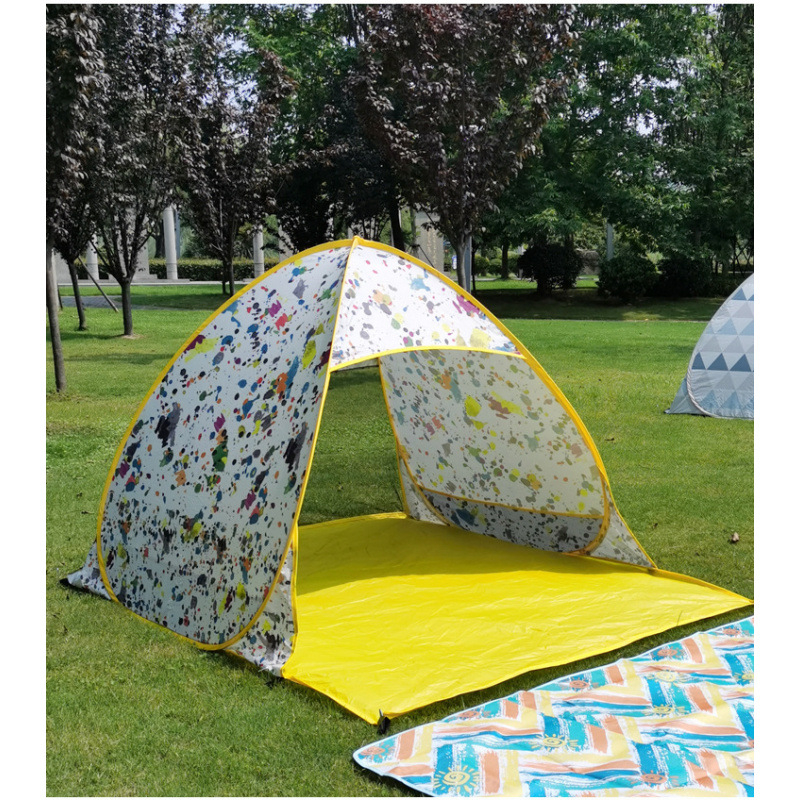 Dubultās personas automātiskā pludmales teltī ar ātru atvēršanu un saules aizsardzību; ārējā: poliesters; iekšējā: 190T ar sudraba pārklājumu; ārējā ūdensizturība 1000–1500 mm; apakšējā 1000–1500 mm; svars 1 kg