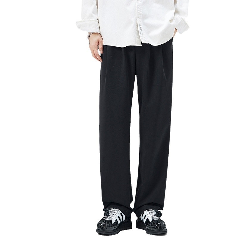 Nylonból készült fleece-béléssel ellátott lazán szabott férfi casual nadrág, középmagas derékkal, kötőzáras záródás, több zsebbel