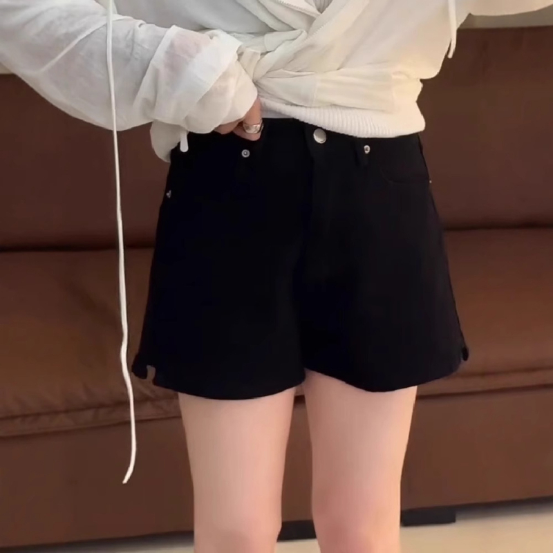 Traper šortovi za plus veličinu, ljeto 2025: visoki pojas, otvor, prav kroj, široka silueta, A‑linija