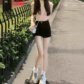 Magas derekú denim shortok, háromnegyedes hossz, pamut-poliészter keverék, mikroelasztikus, nyár 2025