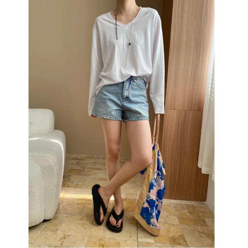 Körte alakú, magas derekú farmer short, mosott, patchwork részletek, háromnegyedes hossz, 95% feletti pamut, SN7322