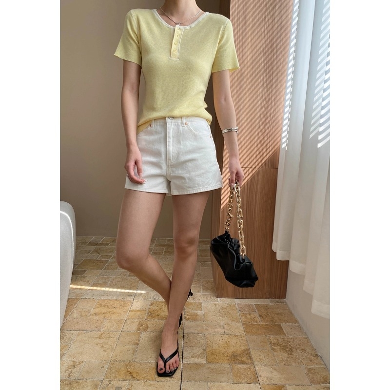 Körte alakú, magas derekú farmer short, mosott, patchwork részletek, háromnegyedes hossz, 95% feletti pamut, SN7322