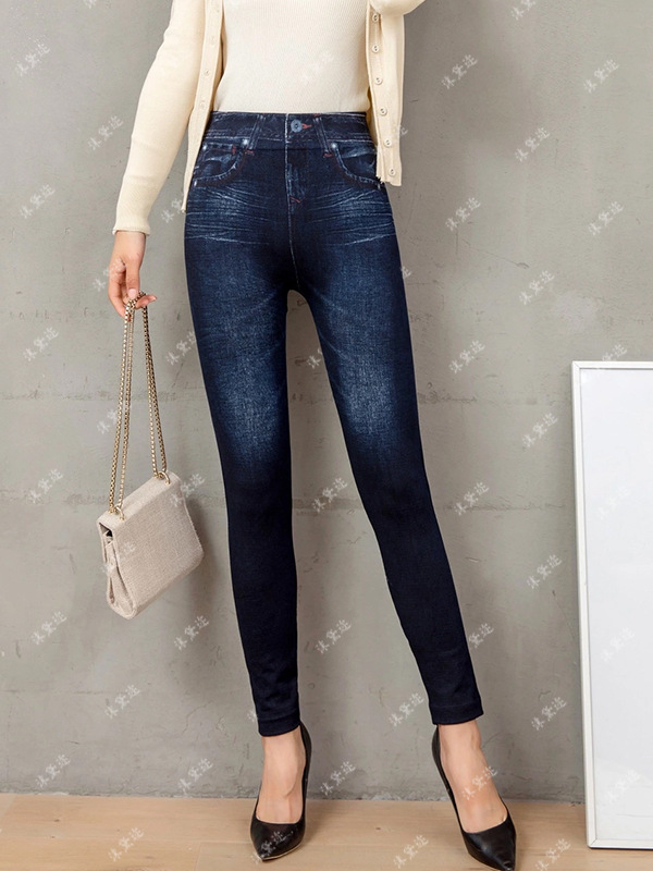 Modál anyagú cropped leggings, magas elasztikusság, karcsúsított szabás, mintázat