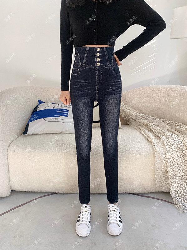 Modál anyagú cropped leggings, magas elasztikusság, karcsúsított szabás, mintázat