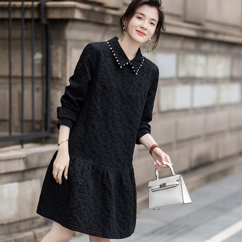 Рокля с мъниста, поло яка, дълги ръкави, А-линейна кройка, средна дължина