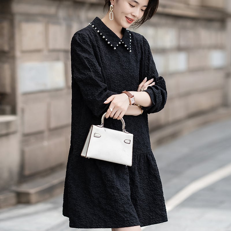 Рокля с мъниста, поло яка, дълги ръкави, А-линейна кройка, средна дължина